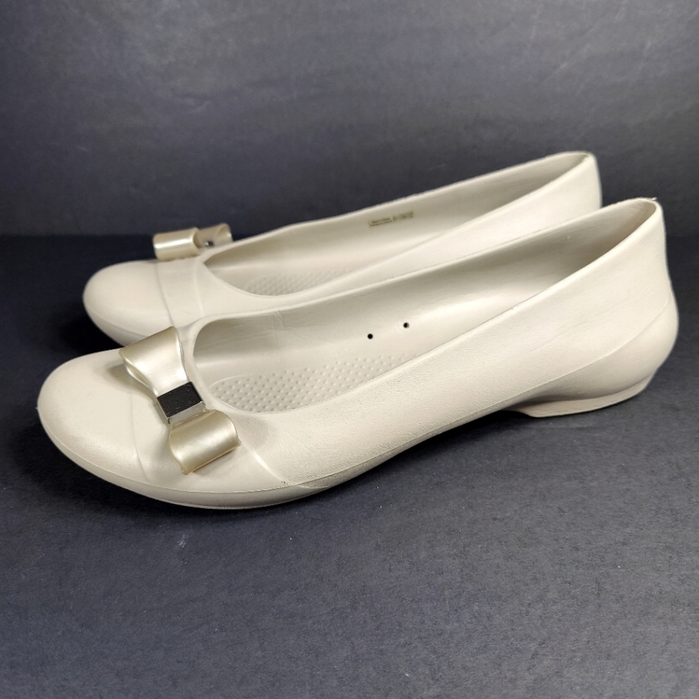 Crocs Women's Gianna Round Toe Slip On Gray Silver Waterproof Ballet Flats Sz 10